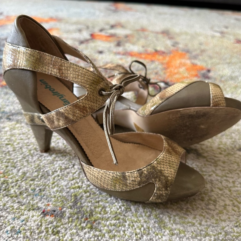 ANTHROPOLOGIE FARYLROBIN Green Leather Snake Heels - 10